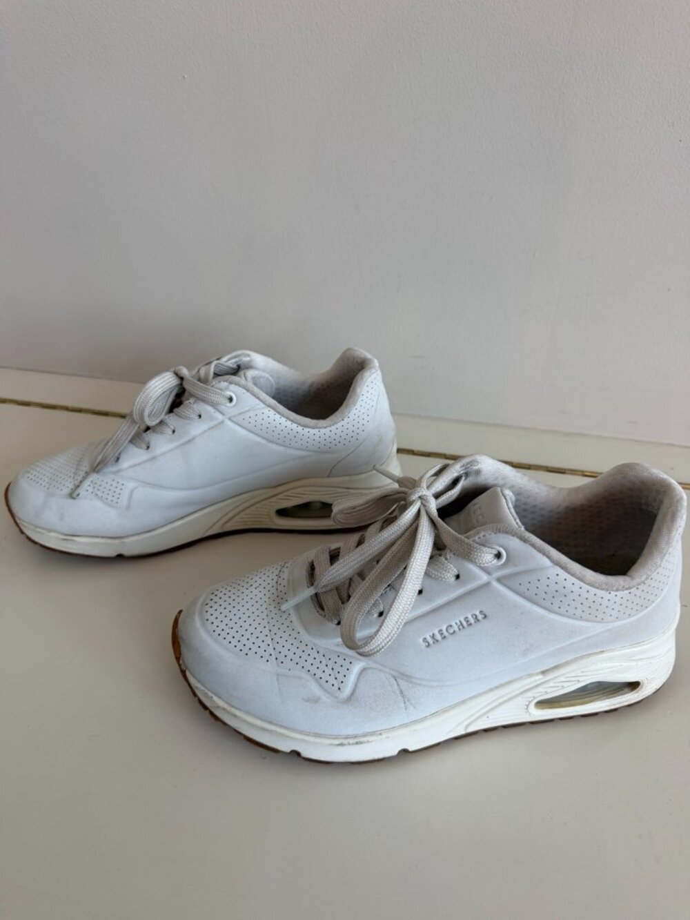 Skechers UNO Stand on Air White Sneakers Air Cushion Women’s Size 7